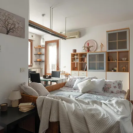 Bright Penthouse With Panoramic Sunlit Terrace Daire Floransa