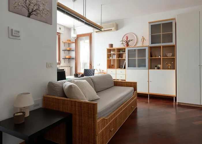 Bright Penthouse With Panoramic Sunlit Terrace شقة