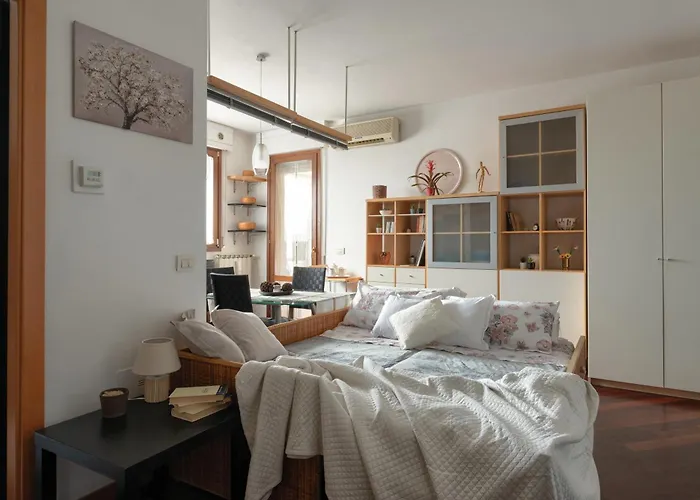 Bright Penthouse With Panoramic Sunlit Terrace شقة فلورنس
